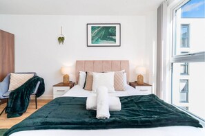 2 bedrooms, iron/ironing board, travel cot, free WiFi - Birmingham City Centre - 2 Bed - Secure Parking
 (BIRMINGHAM)