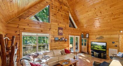 Spacious Retreat on Dale Hollow! Walking distance to Safe Harbor Wisdom Dock.