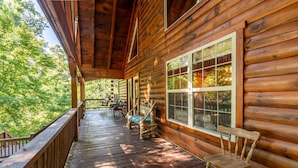 A wooden cabin with a porch, large windows, and a view of the forest. - Spacious Retreat on Dale Hollow! Walking distance to Safe Harbor Wisdom Dock. (Albany)