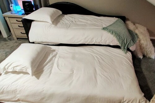 Kozy Korners: Homey, Walkable, 1 mile to DT Cincy!