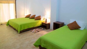 Down duvets, desk, free WiFi - Starfish Hotel (Puerto Villamil)