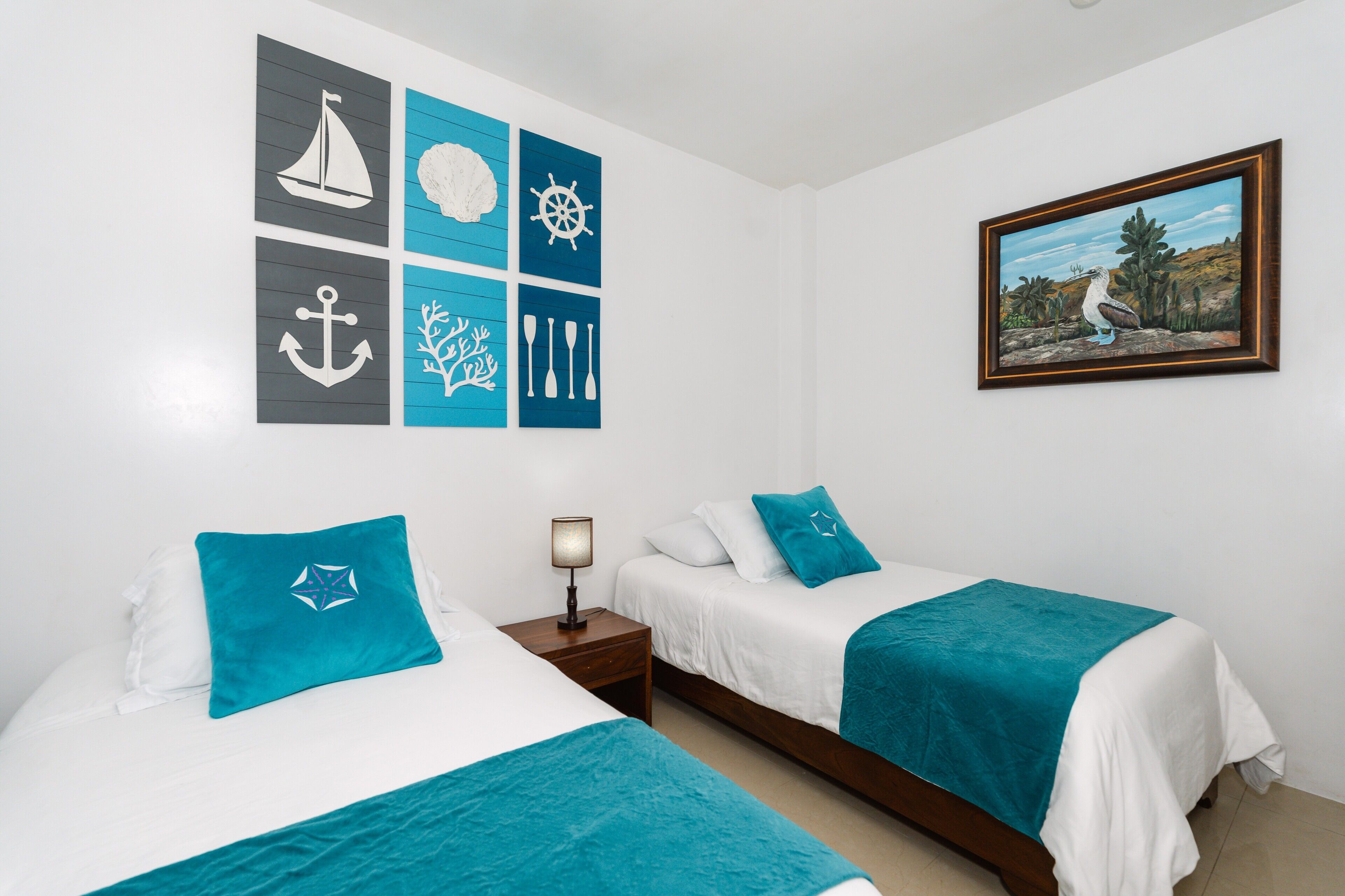 Standaard kamer, 1 twee- of 2 eenpersoonsbedden | Donsdekens, een bureau, gratis wifi