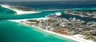 Walk to Everything Downtown! EAT-SHOP-PLAY!