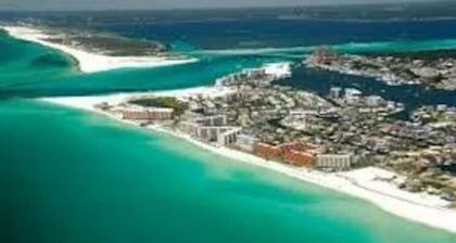 Walk to Everything Downtown! EAT-SHOP-PLAY!