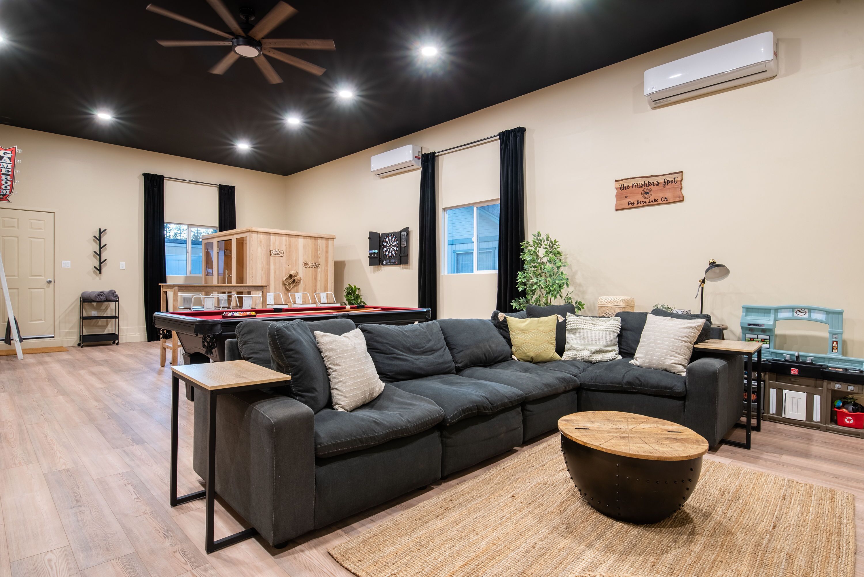 Ultimate Retreat: Sauna•Hottub•Game Room•EV•Fenced