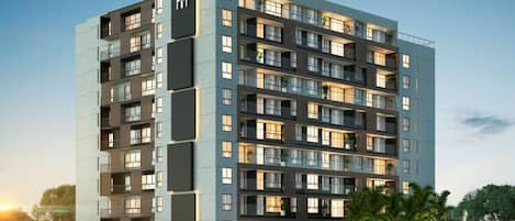 Un moderno edificio de varios pisos con una combinación de balcones y ventanas, con la etiqueta “MARDISA DESIGN”.