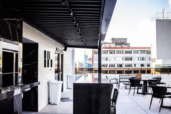 Classic Apartment | Outdoor dining
