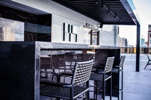 Classic Apartment | Tempat makan luar