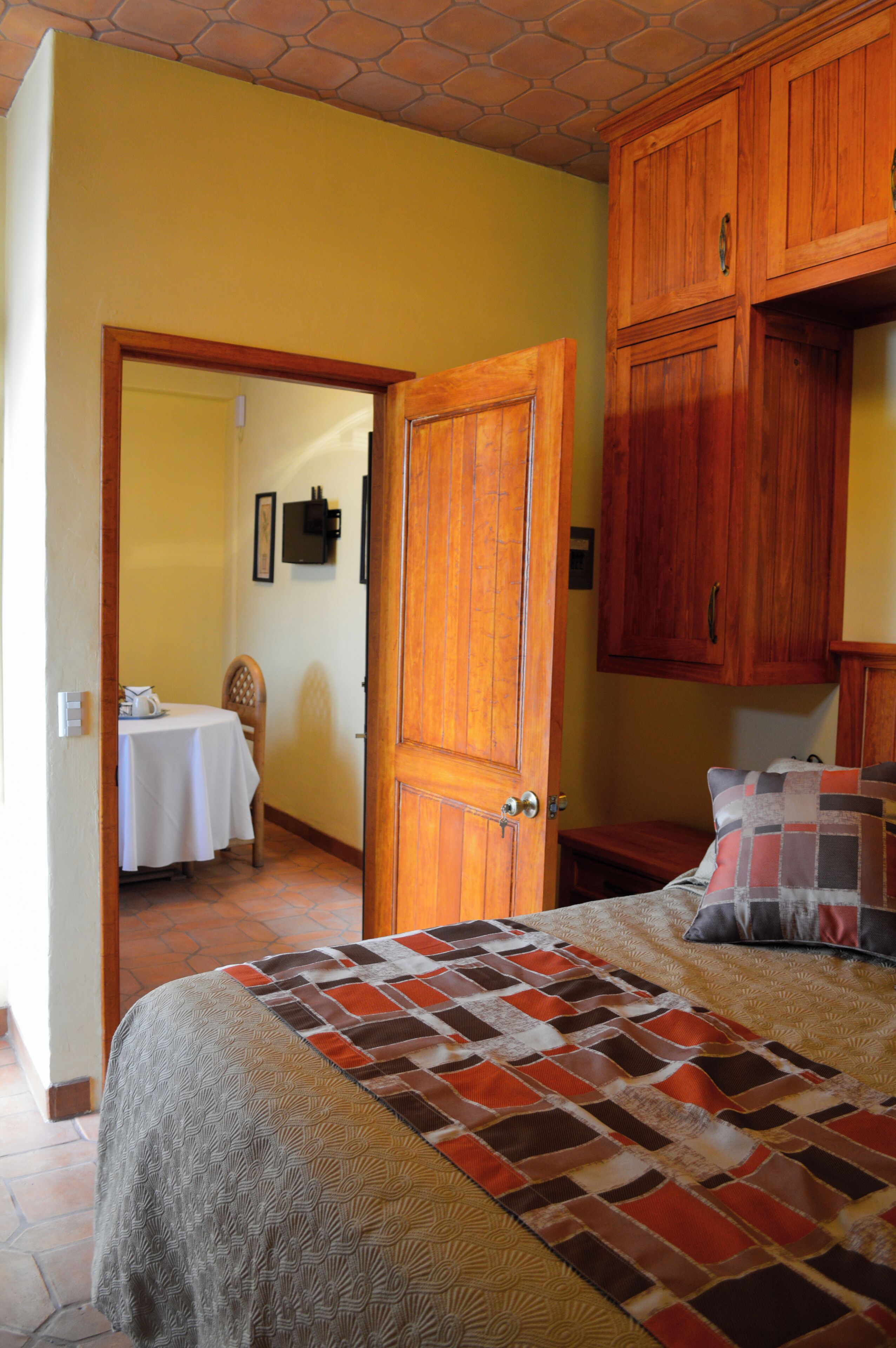 Edredón, decoración personalizada y muebles diferentes 