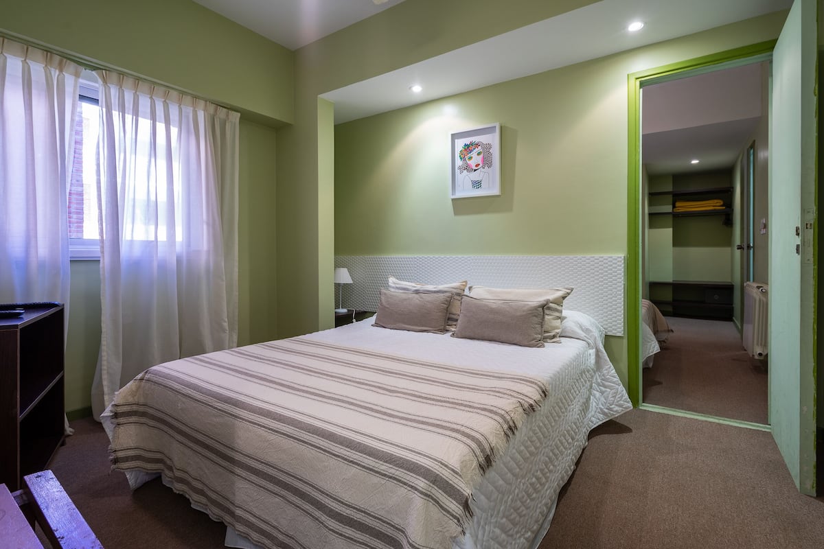 In-room safe, blackout curtains, free WiFi, bed sheets