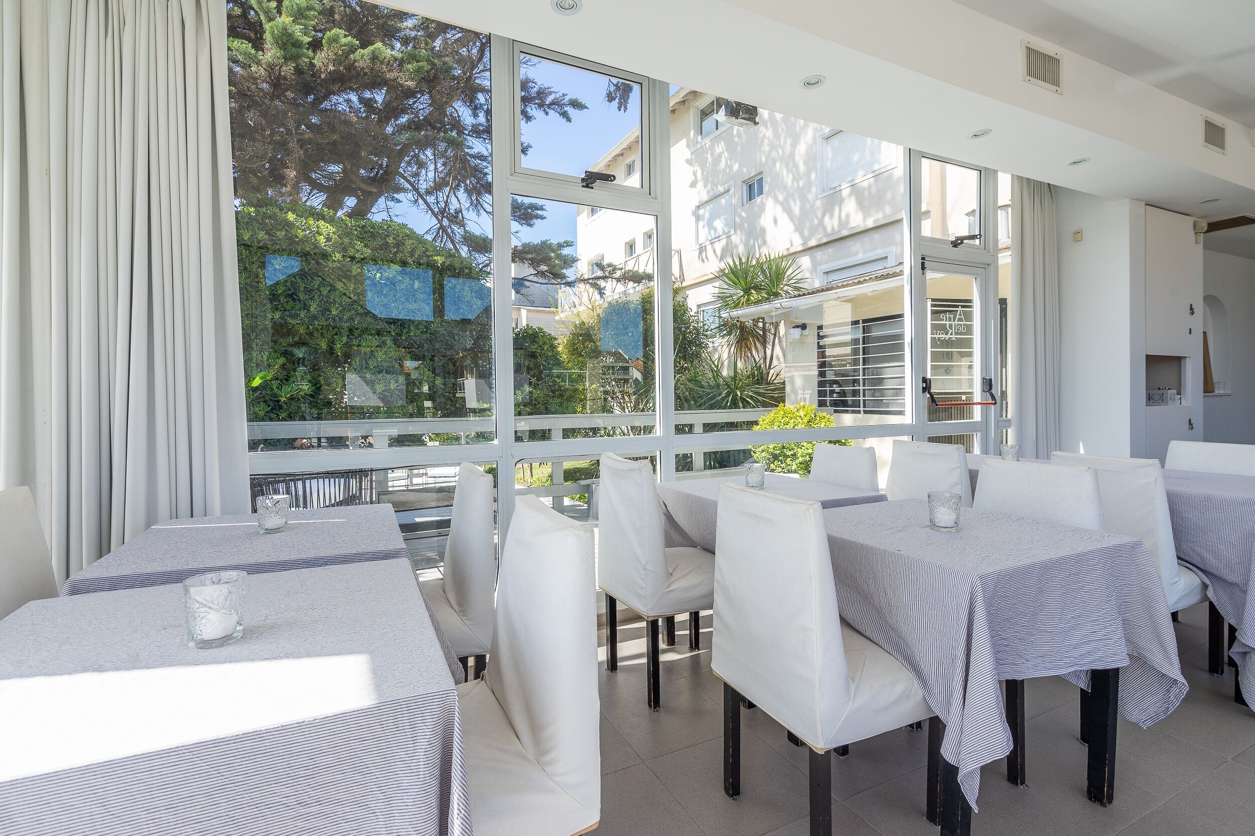 Ilmainen päivittäinen mannermainen aamiainen 