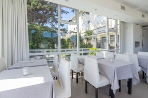 Dagelijks continentaal ontbijt inbegrepen