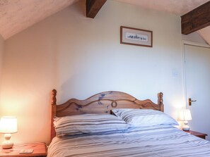 2 bedrooms, free WiFi, bed sheets - A peaceful, Peak District escape with a friendly atmosphere. (Leek)