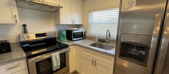 The Overlook- Cozy 2 Bedroom Apt in Great Location