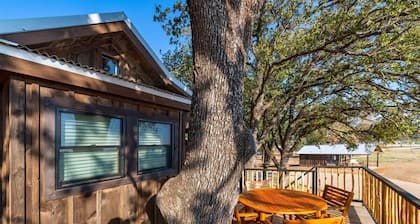 Cedar Waxwing Treehouse(15 MIN to Magnolia/Baylor)