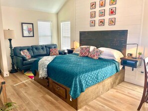 1 bedroom, iron/ironing board, WiFi, bed sheets - Painted Bunting Cabin (15 MIN to Magnolia/Baylor) (Elm Mott)