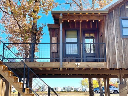 The Wren Treehouse (15 MIN to Magnolia & Baylor)