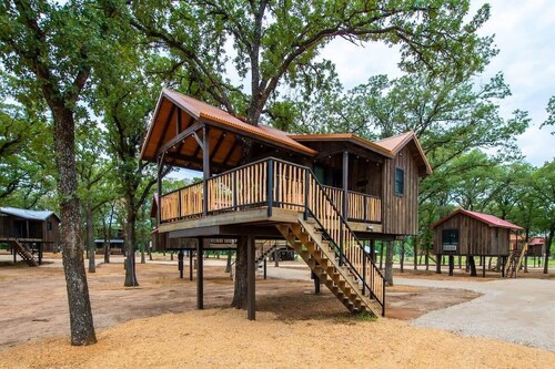 The Sparrow Treehouse 15 MIN to Magnolia & Baylor