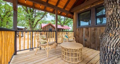 The Sparrow Treehouse 15 MIN to Magnolia & Baylor