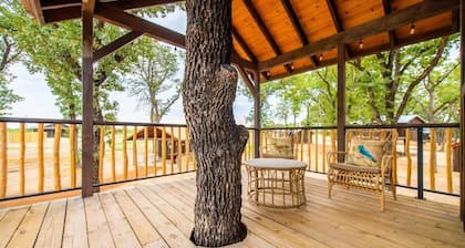 The Sparrow Treehouse 15 MIN to Magnolia & Baylor