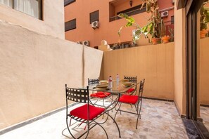 Outdoor dining - 2 bedroom apartment in marrakesh (Marrakesh)