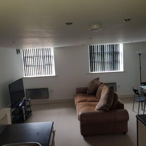 Apartment, 1 Queen Bed | Living room