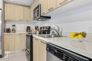 Fridge, microwave, stovetop, dishwasher