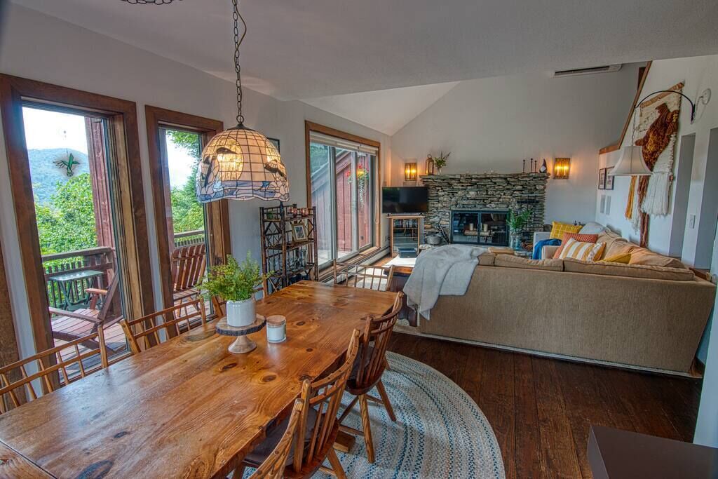 TV, fireplace, DVD player, stereo
