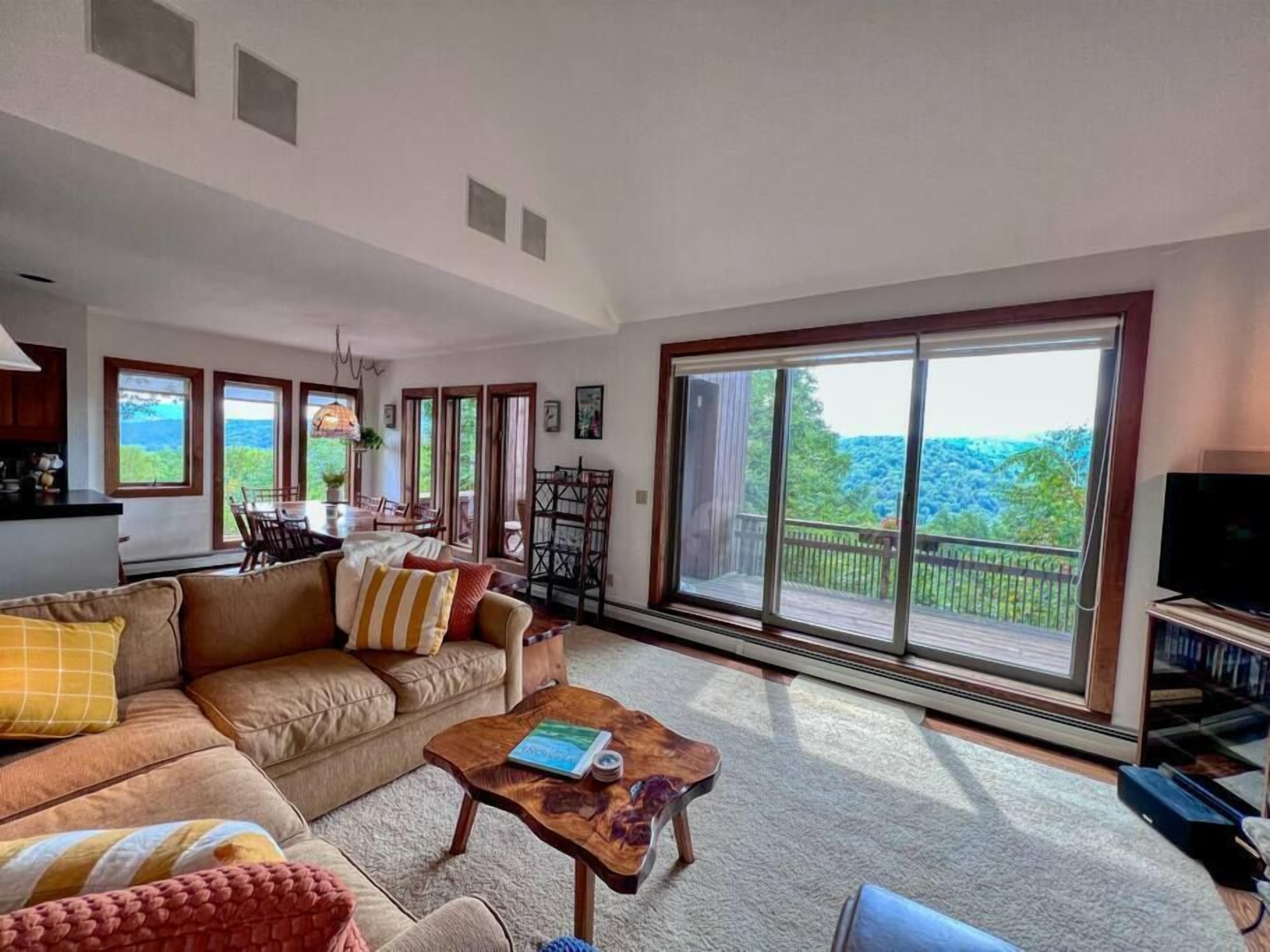 Fernseher, Kamin, DVD-Player, Stereoanlage