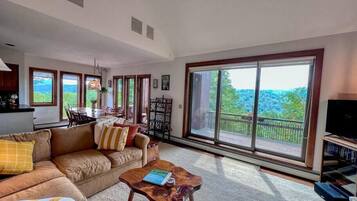 Fernseher, Kamin, DVD-Player, Stereoanlage