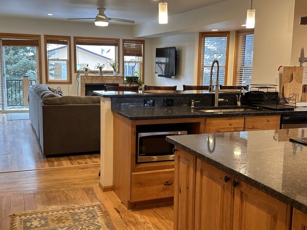 Interior - Spacious 3Bed 2.5Bath  and within 15min to world class skiing. (Edwards)