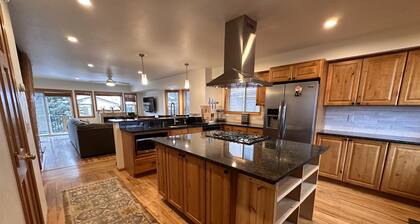 Spacious 3Bed 2.5Bath and within 15min to world class skiing.