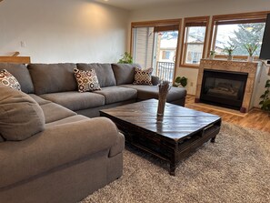 Smart TV, fireplace, video games - Spacious 3Bed 2.5Bath  and within 15min to world class skiing. (Edwards)