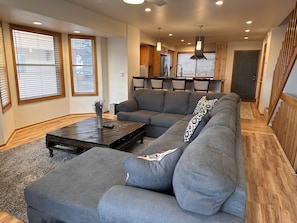 Smart TV, fireplace, video games - Spacious 3Bed 2.5Bath  and within 15min to world class skiing. (Edwards)