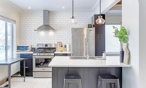 Strathcona. Sleeps 6. Steps from Whyte Ave.