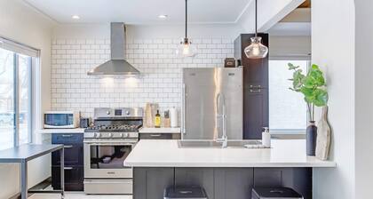 Strathcona. Sleeps 6. Steps from Whyte Ave.