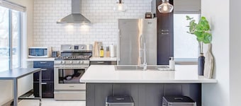 Strathcona. Sleeps 6. Steps from Whyte Ave.