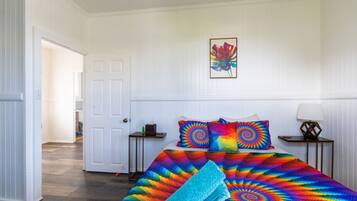 2 chambres, bureau, fer et planche à repasser, lit parapluie