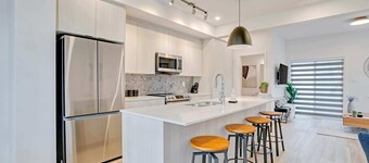 Glenwood. Sleeps 6. 8 mins to WEM.