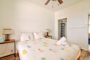 2 bedrooms, desk, iron/ironing board, travel crib