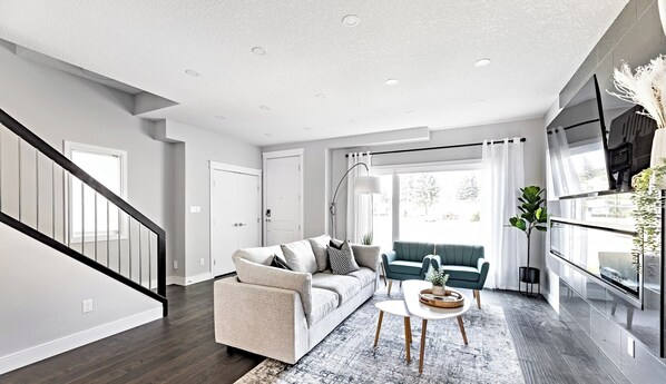 TV, fireplace, offices
