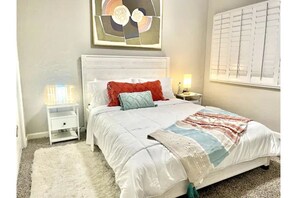 Room - Cheerful 2B/1B Home in Prime Location-Free Parking (Fresno)