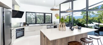 Treetops Retreat: A Serene Rainforest Escape with Mountain Views