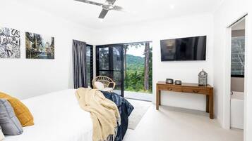 3 bedrooms, iron/ironing board, travel crib, WiFi