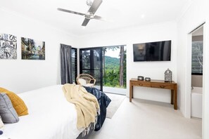 3 habitaciones, tabla de planchar con plancha, cuna de viaje y wifi 