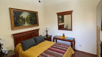 Habitación estándar doble | Ropa de cama hipoalergénica, tabla de planchar con plancha, wifi gratis
