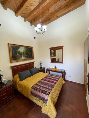 Standard Double Room | Hypo-allergenic bedding, iron/ironing board, free WiFi, bed sheets - Hotel Antigua Casa de Piedra (San Miguel de Allende)