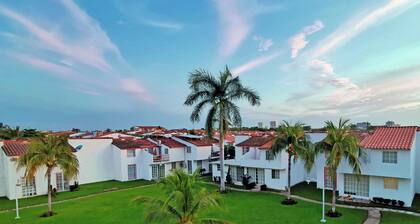 Hermosa casa recién remodelada cerca de la playa.