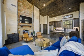 Smart TV, fireplace, stereo
