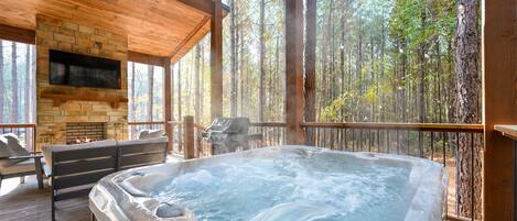 Outdoor spa tub